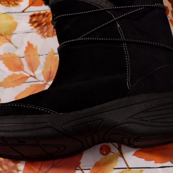 New Croft and Barrow Boots - Picture 1 of 4